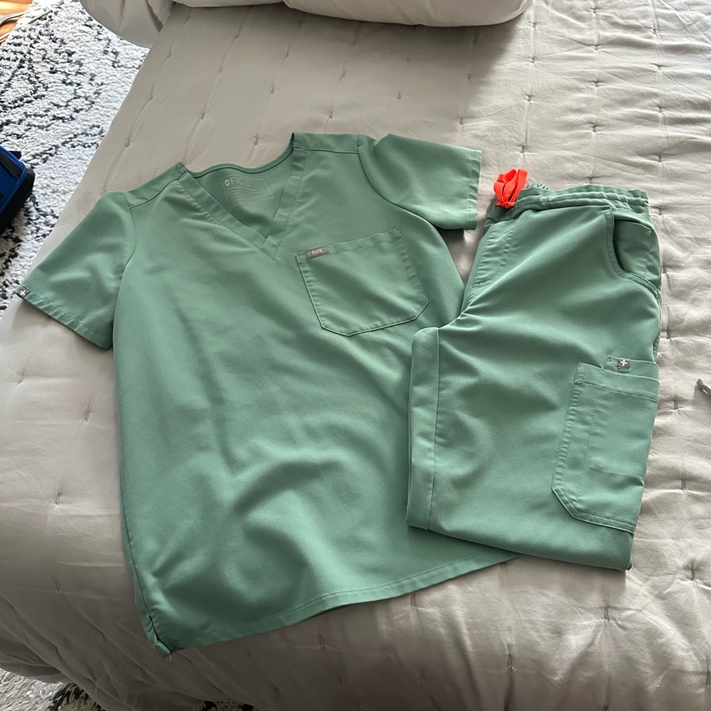 Figs scrub set. Jade green. Catarina top. Yola skinny pants.